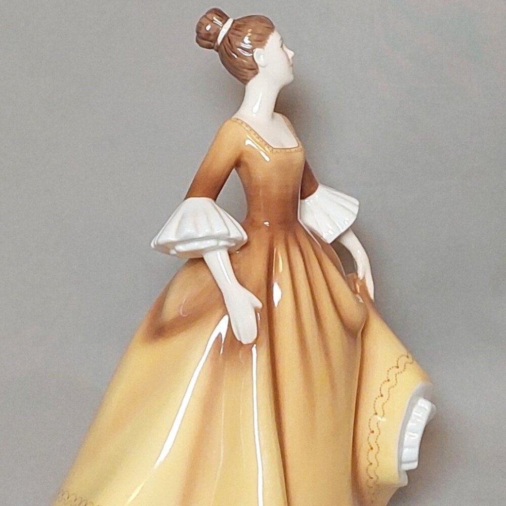 Royal Doulton "Stephanie" Vintage Home/Office Collectible Decor Statue Figurine - Picture 4 of 16